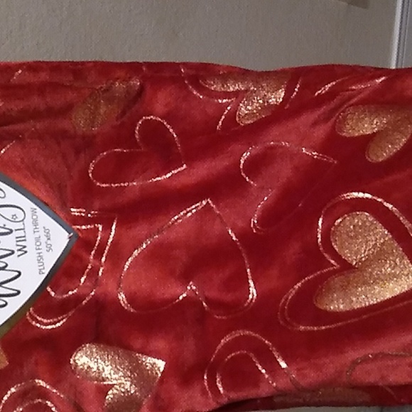 BUY NOW-Last one-NWT Plush Foil Throw - Picture 5 of 11